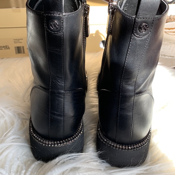 🌟MICHAEL KORS TAVIE LEATHER BOOTIE🌟 - Picture 5 of 13